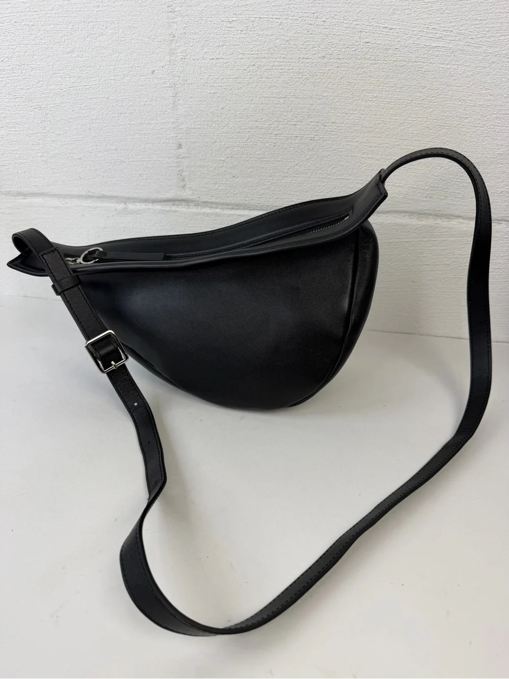 The Row Slouchy Banana Bag in Smooth Calfskin - Picture 6 of 16